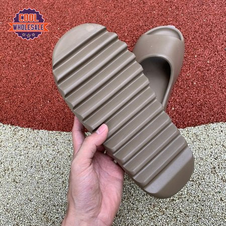 Yeezy Slides 'Earth Brown' 37-48.5