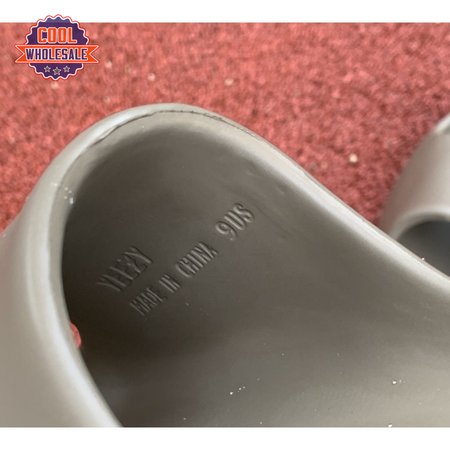 Yeezy Slides 'Earth Brown' 37-48.5