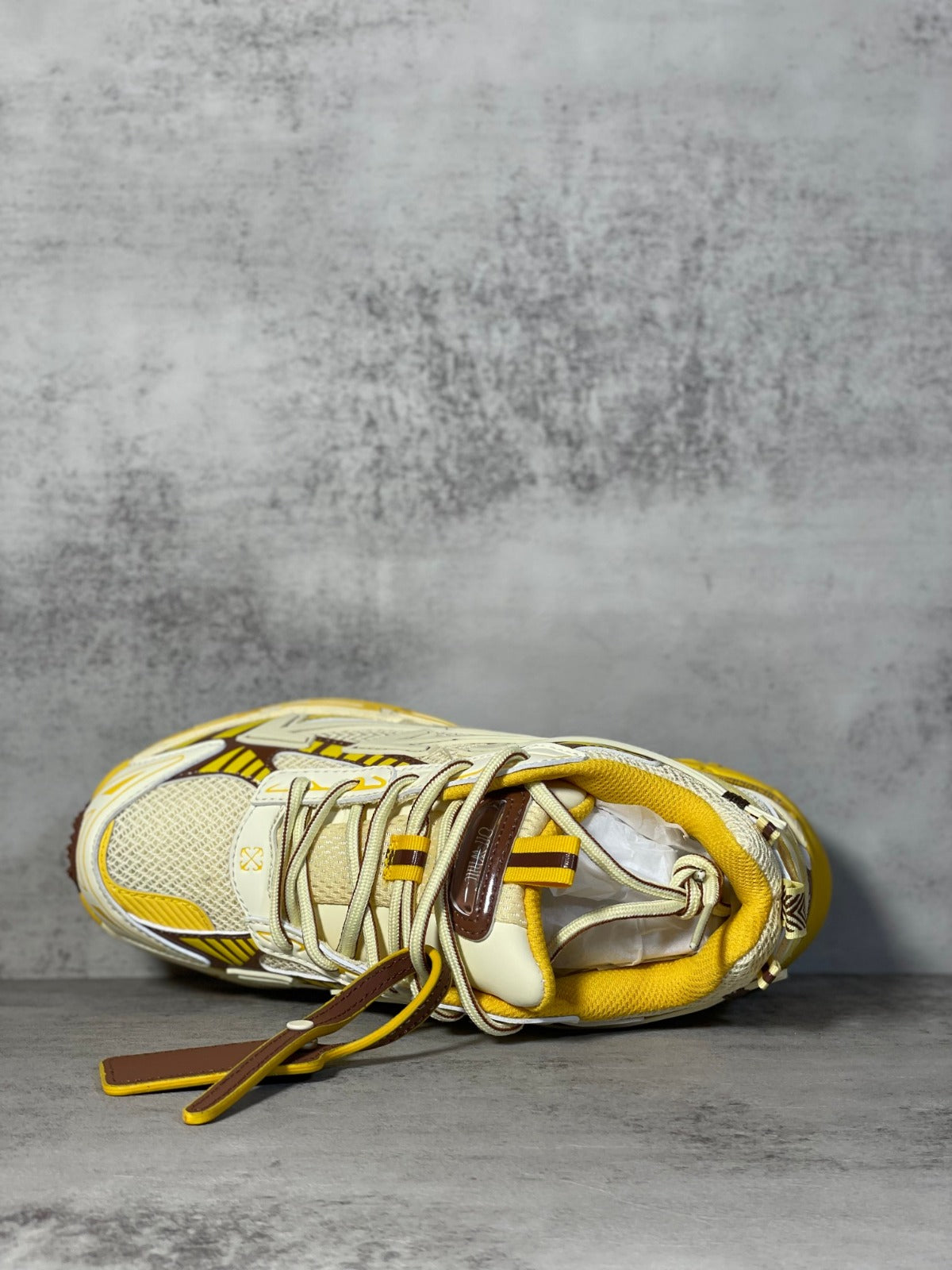 OFF-WHITE Be Right Back