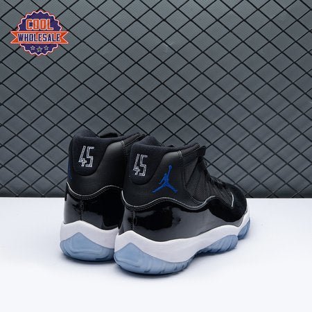 Air_Jordan_11_Retro_Space_Jam_WTaAe_6.jpg