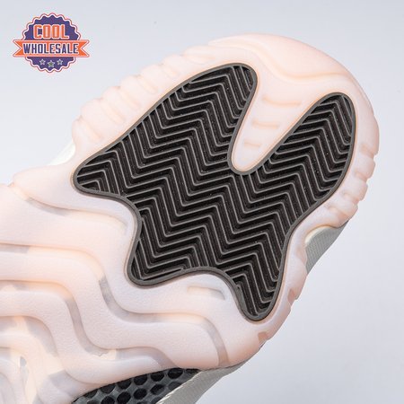 Air_Jordan_11_WMNS_Neapolitan_wBFeY_11.jpg