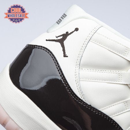 Air_Jordan_11_WMNS_Neapolitan_wBFeY_8.jpg
