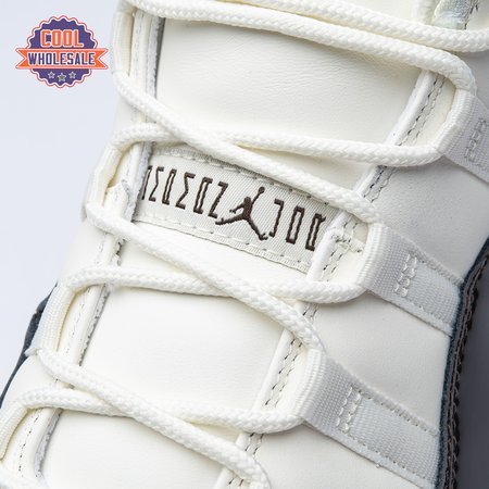 Air_Jordan_11_WMNS_Neapolitan_wBFeY_9.jpg