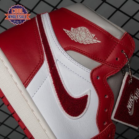 Jordan_1_High_OG_Newstalgia_Chenille_DJ4891-061_oTJVdbwUu_8.jpg