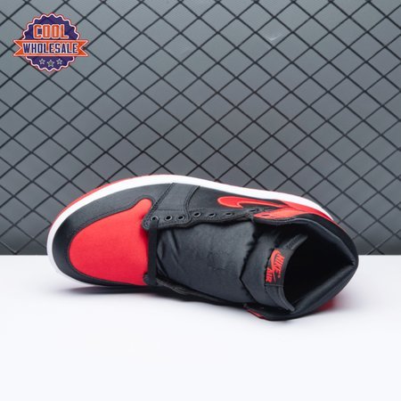 Jordan_1_Retro_High_OG_Satin_Bred_iYTGS_5.jpg