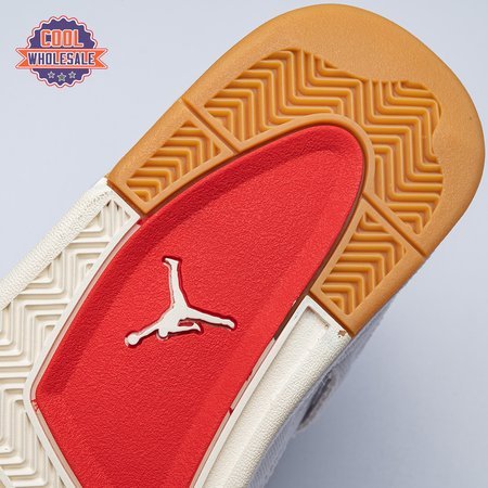Levis_x_Air_Jordan_4_YwsAF_17.jpg